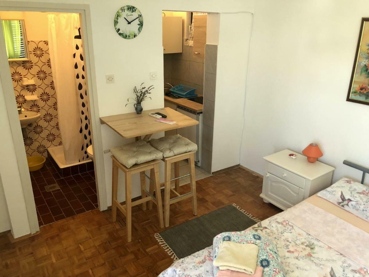 Guesthouse Vila Ruzmarin Ždrelac Eksteriør bilde