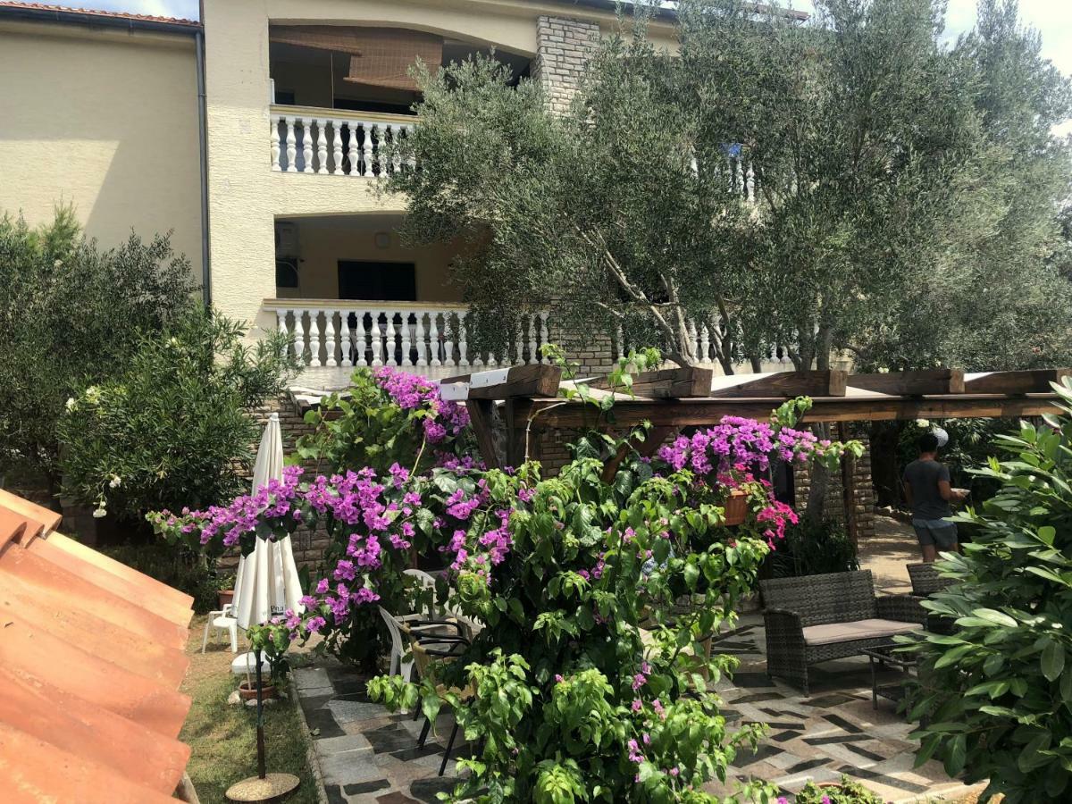 Guesthouse Vila Ruzmarin Ždrelac Eksteriør bilde